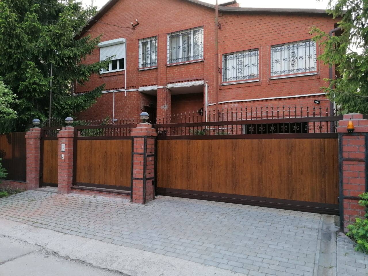 Уличные ворота DoorHan в Волгограде с установкой