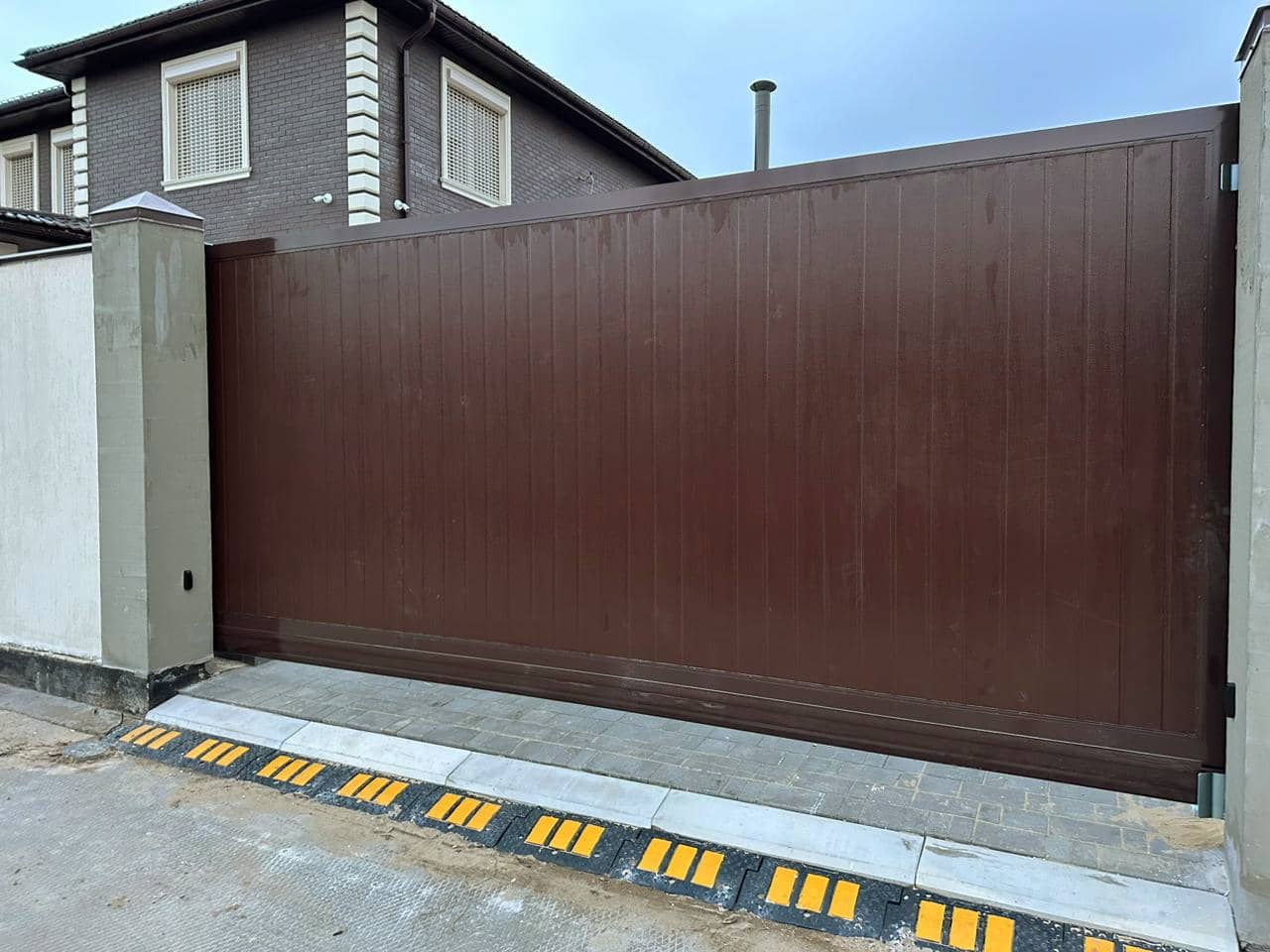 Уличные ворота DoorHan в Волгограде с установкой